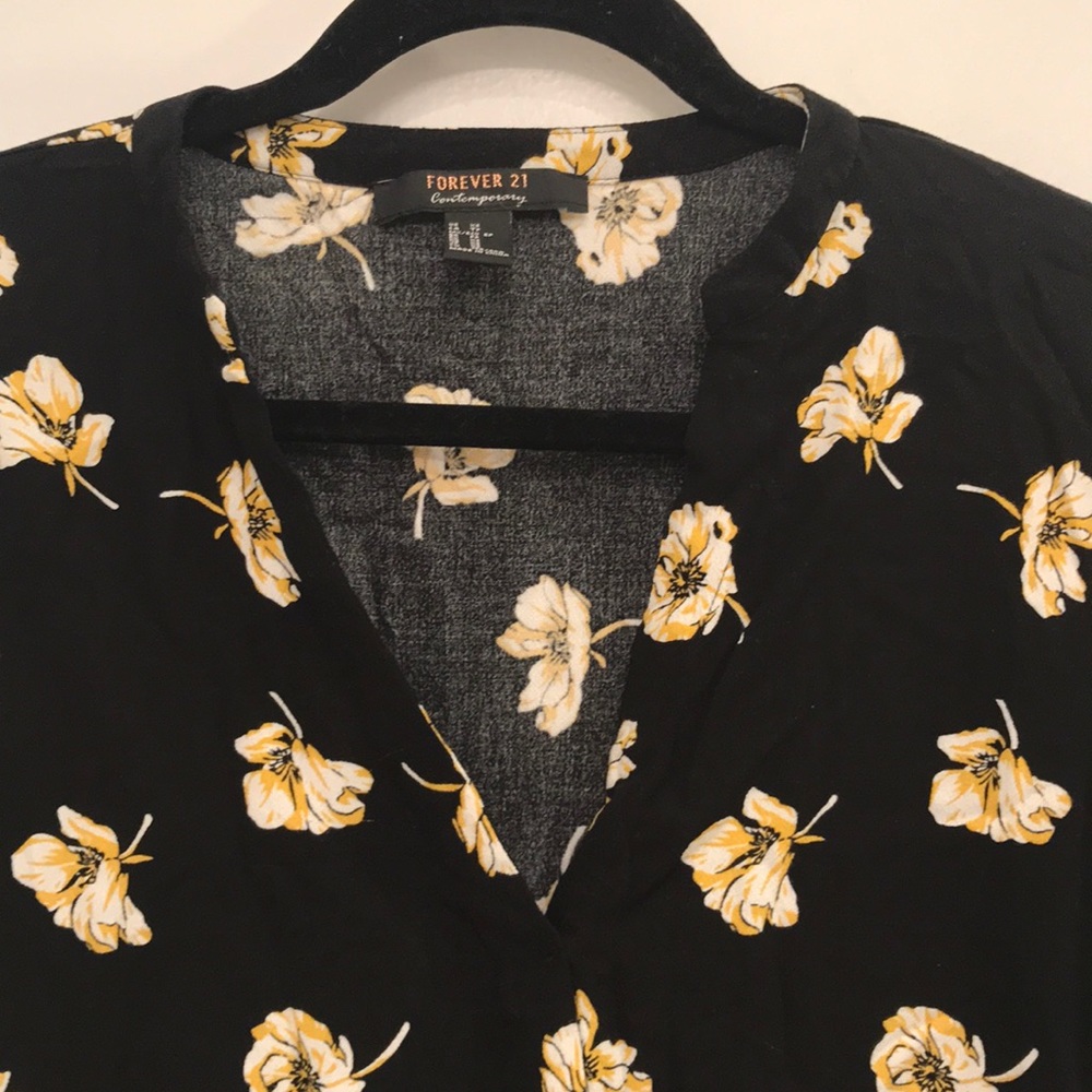 Floral top - Picture 3 of 3
